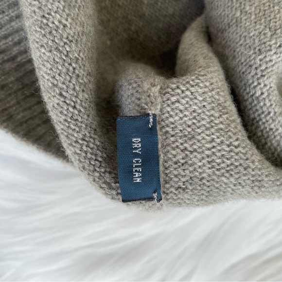 Polo Ralph Lauren Gray V-Neck Sweater Lambs wool
- XL - Picture 6 of 6